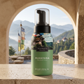 Jabón de Manos Espumoso Mahayana de TREATMENTS® – imagen de ambiente