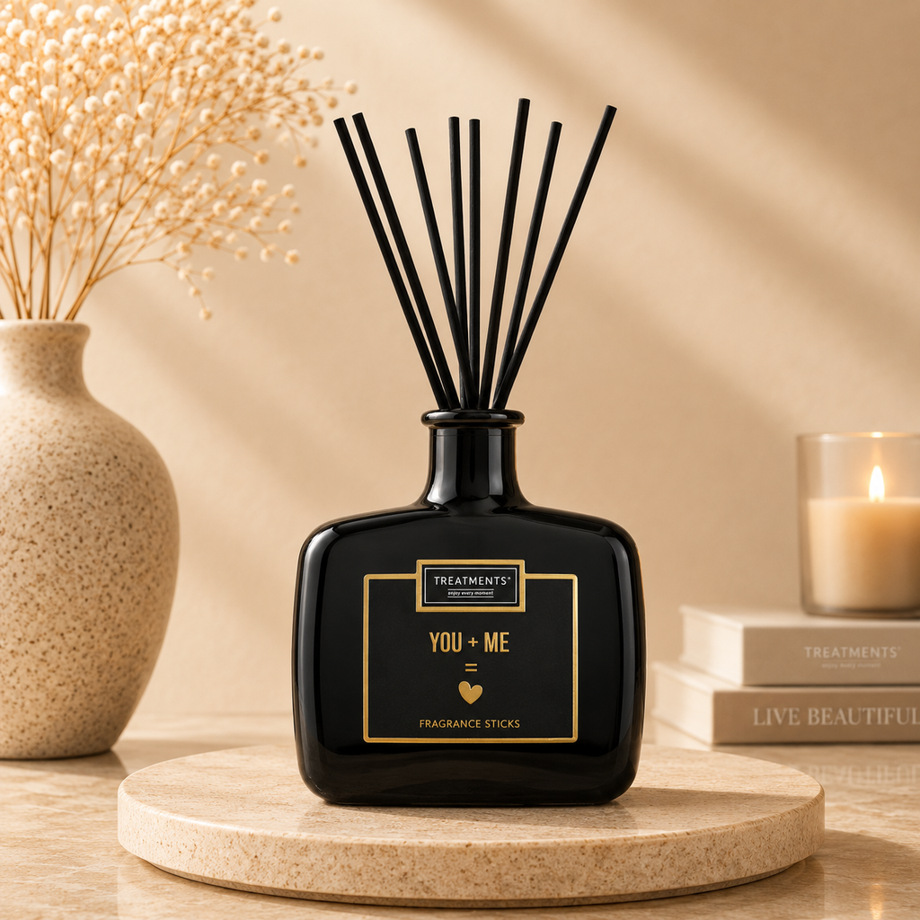 Varillas Perfumadas "Tú + Yo = ❤" de TREATMENTS® – imagen de ambiente