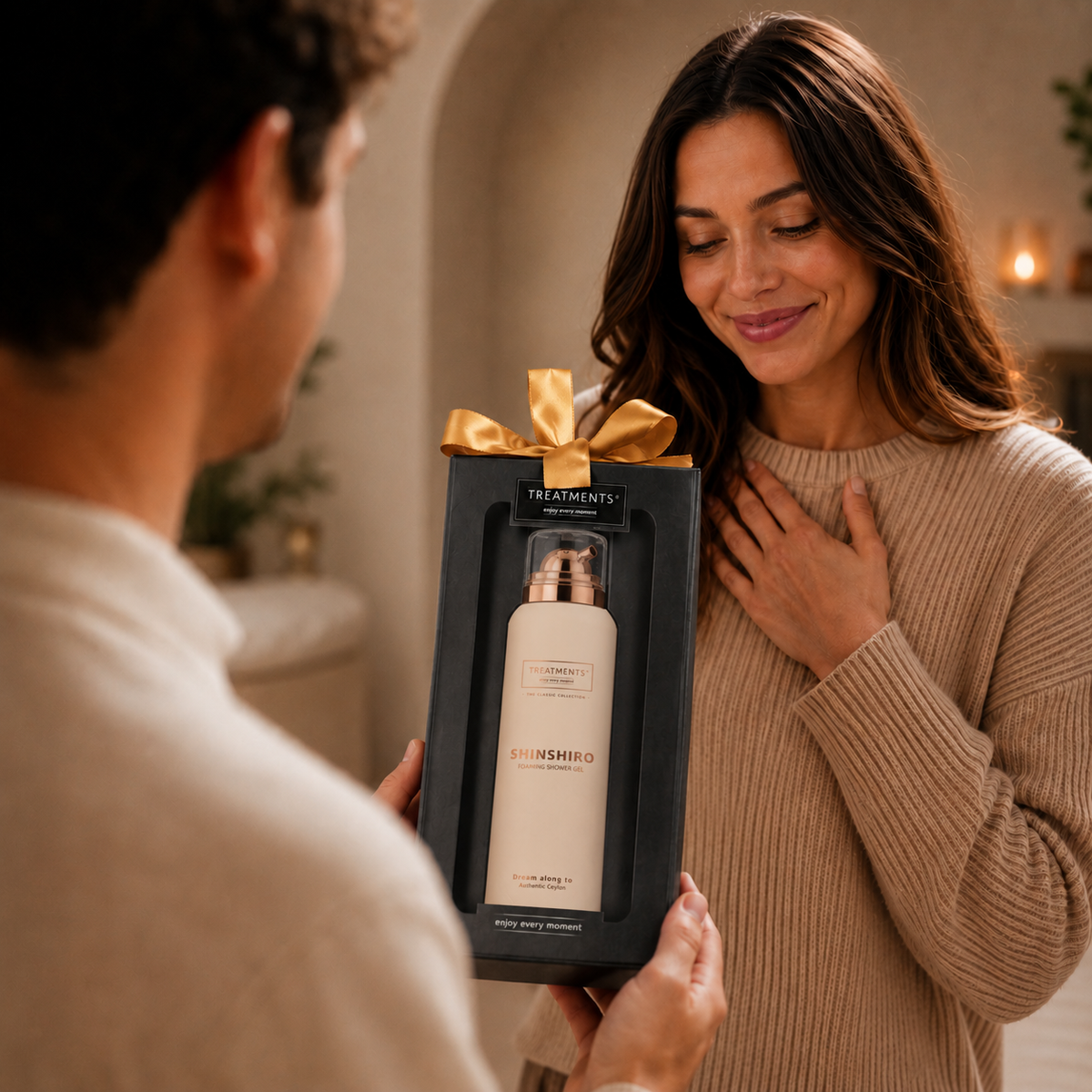 Caja de Regalo Gel de Ducha Espumoso Shinshiro de TREATMENTS® – imagen de ambiente (3)