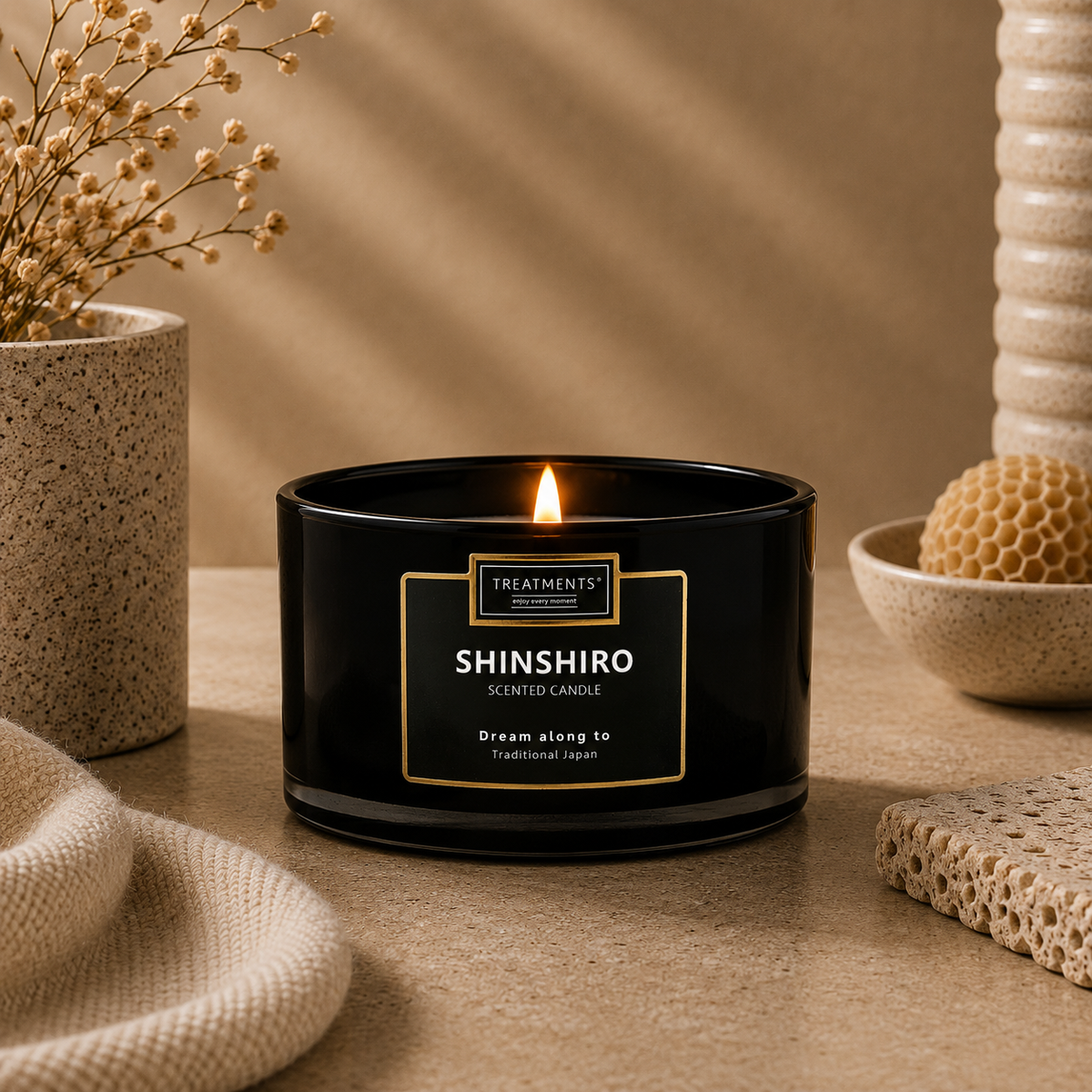 Vela Perfumada XL Shinshiro de TREATMENTS® – imagen de ambiente (3)