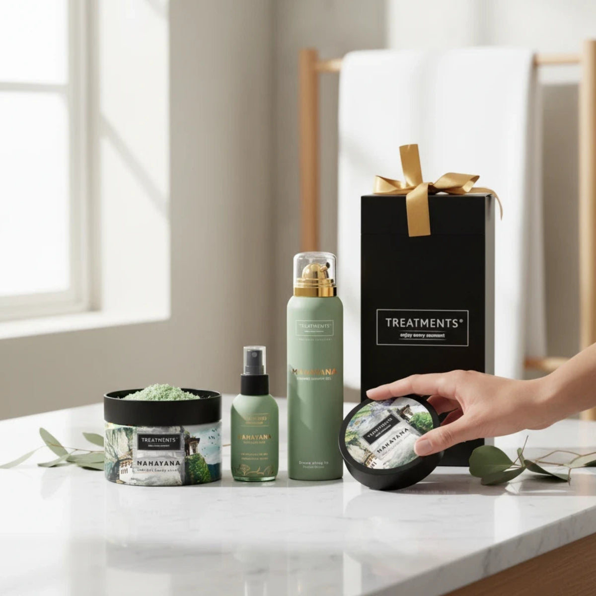Caja de Regalo Cuerpo y Exfoliante Mahayana de TREATMENTS® – imagen de ambiente (2)