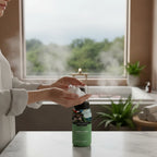 Jabón de Manos Espumoso Mahayana de TREATMENTS® – imagen de ambiente en el baño