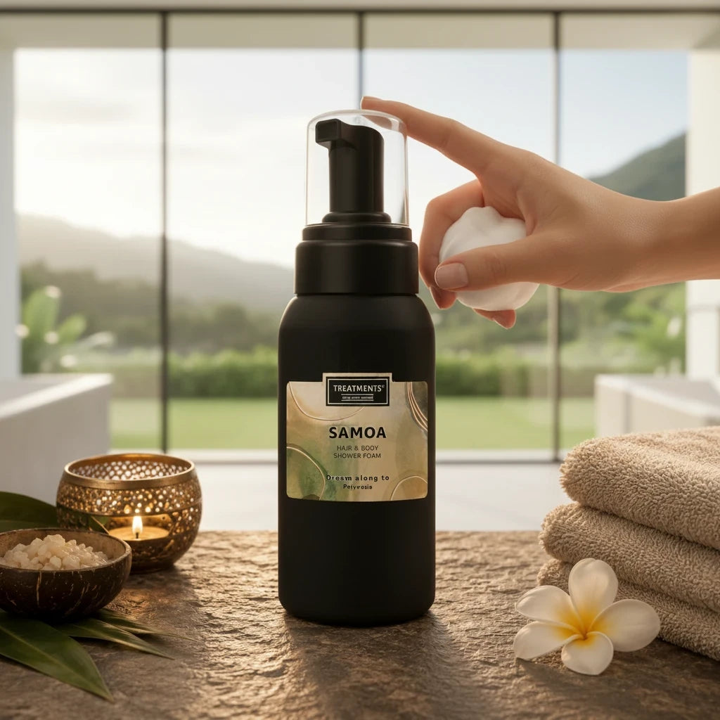 Espuma de Ducha Cabello y Cuerpo Samoa de TREATMENTS® – imagen de ambiente en el baño
