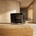 Vela Perfumada XL Shinshiro de TREATMENTS® – imagen de ambiente