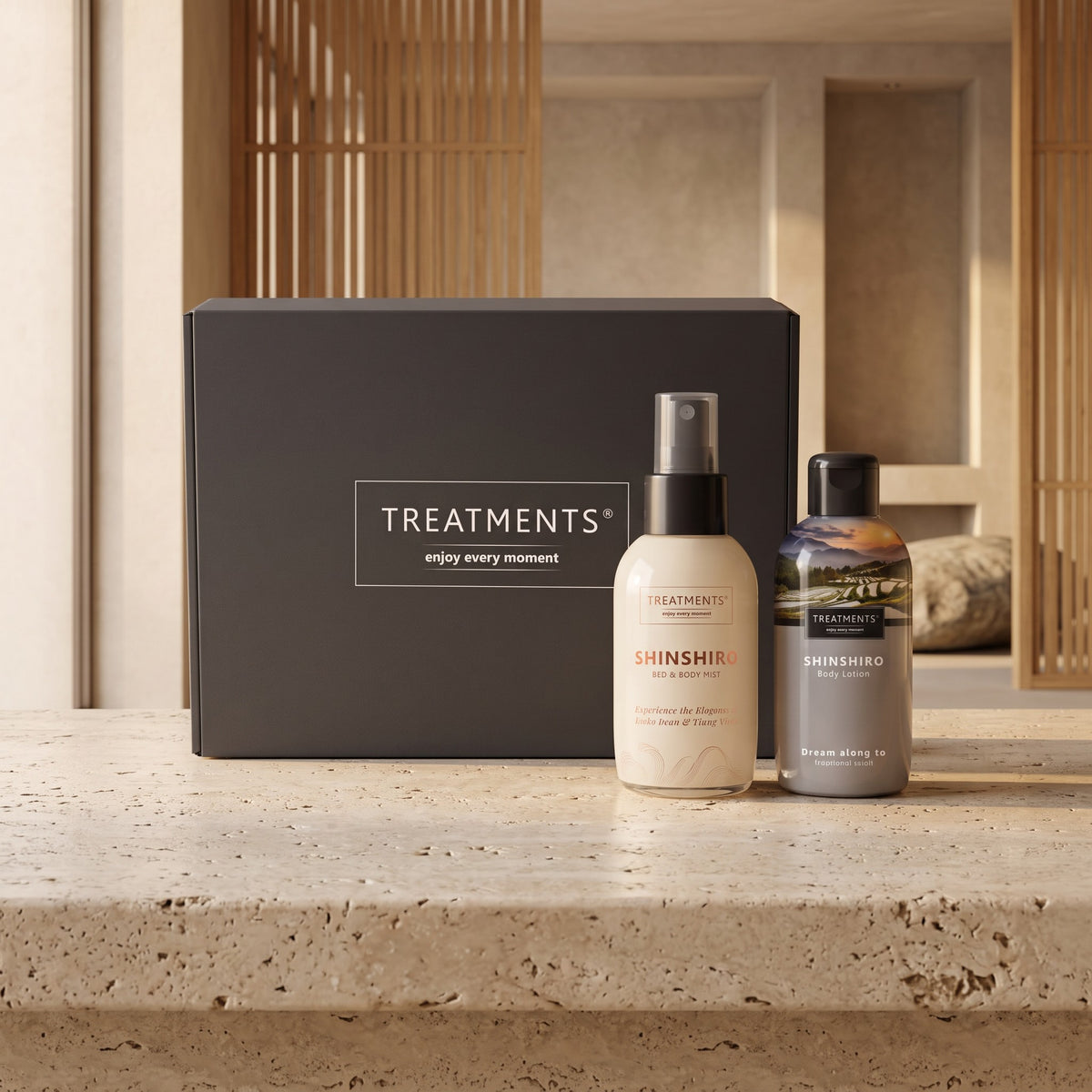 Caja de Regalo Cuerpo y Fragancia formato buzón Shinshiro de TREATMENTS® – imagen de ambiente en casa
