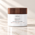 Treatments® - Embraced By - Agelessness - Crema Antiedad Día y Noche - 50 ml sobre mármol claro