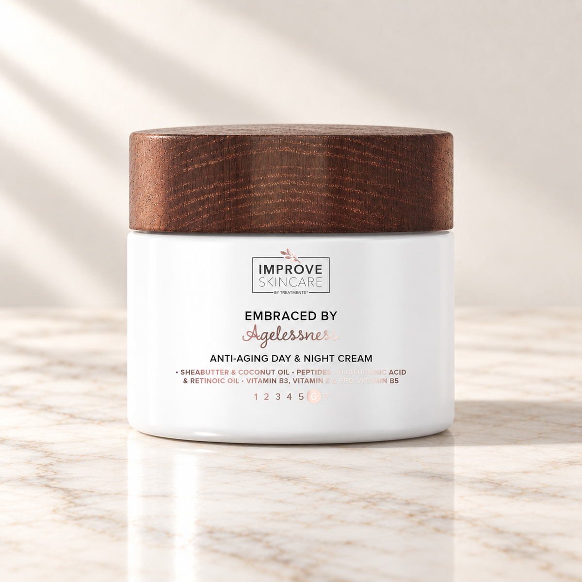 Treatments® - Embraced By - Agelessness - Crema Antiedad Día y Noche - 50 ml sobre mármol claro