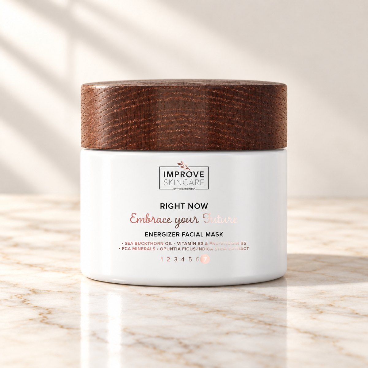 Treatments® - Right Now - Embrace Your Future - Mascarilla Facial Energizante - 50 ml sobre mármol claro