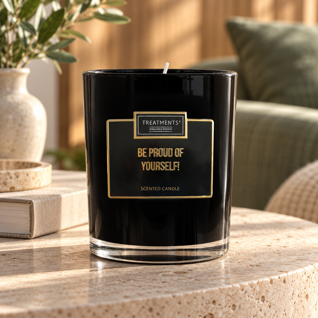 Treatments® - Vela Perfumada "Siéntete Orgulloso de Ti Mismo" - 380 g — fotografía de ambiente